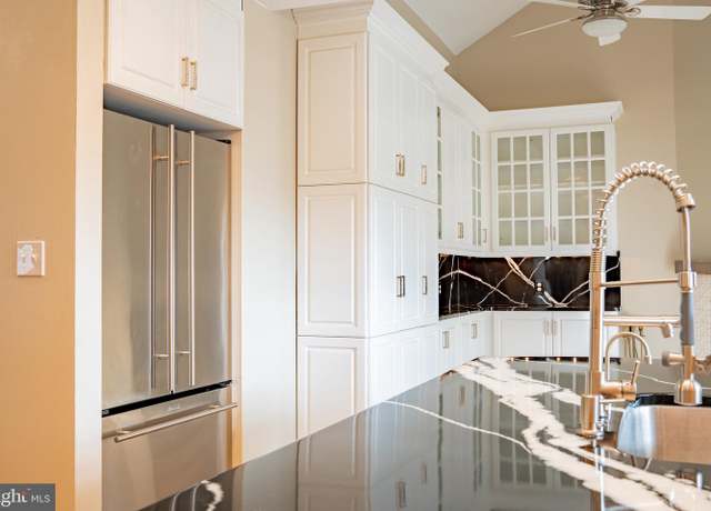 Property at 6907 Jones View Dr Unit 3A, Baltimore, MD 21209, 3 beds, 2.5 baths