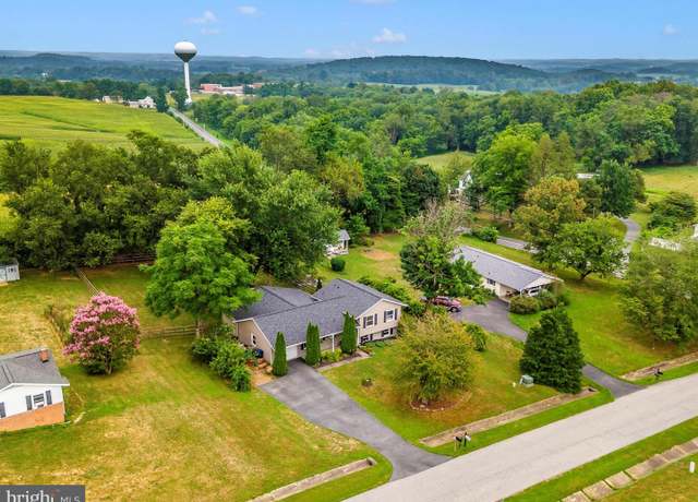 Property at 9204 Oak Tree Cir, Frederick, MD 21701, 4 beds, 2.5 baths