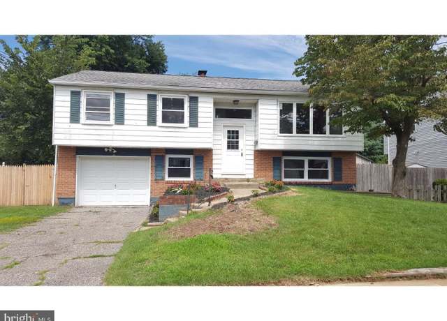 Property at 323 Lincoln Ave, Beverly, NJ 08010, 4 beds, 1.5 baths