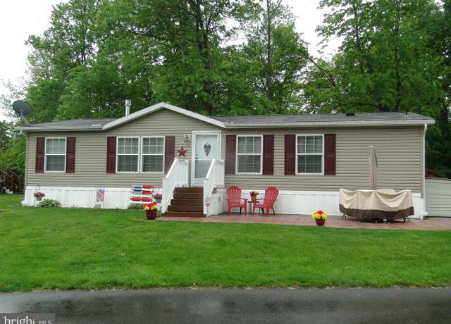 Property at 16 Skyview Dr, Quakertown, PA 18951, 3 beds, 2 baths