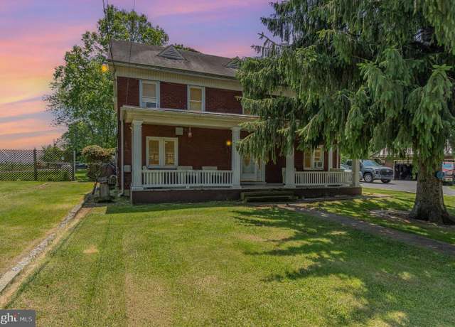 Property at 48 Back St, Carlisle, PA 17015, 6 beds, 2 baths