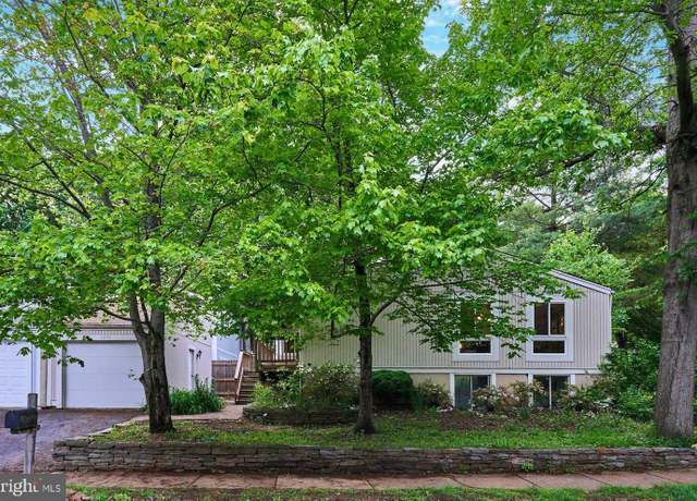Property at 2238 Sanibel Dr, Reston, VA 20191, 5 beds, 3 baths