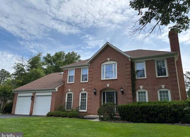 Property at 9802 Days Farm Dr, Vienna, VA 22182, 5 beds, 2.5 baths