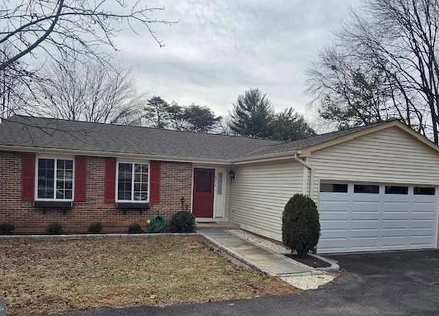 Property at 10212 Waterbury Ct, Manassas, VA 20110, 3 beds, 2 baths