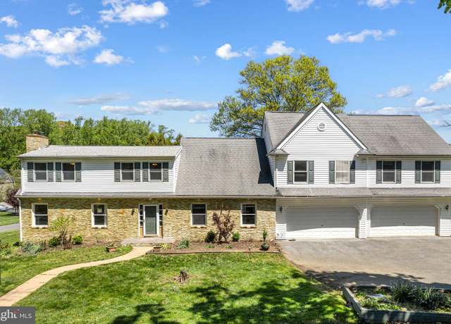 Property at 18 Mount Airy Dr, Wilmington, DE 19807, 5 beds, 5 baths