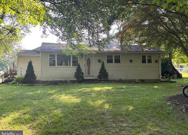 Property at 242 Center Rd, Elmer, NJ 08318, 2 beds, 1.5 baths
