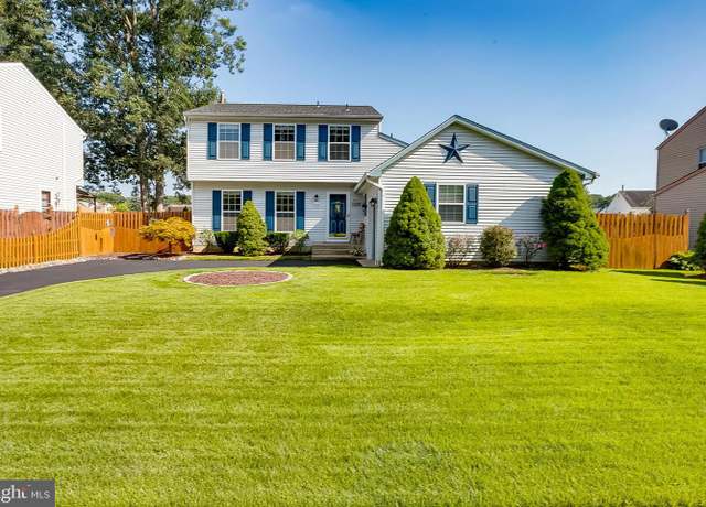 Property at 24 Brearly Dr, Sicklerville, NJ 08081, 3 beds, 2.5 baths