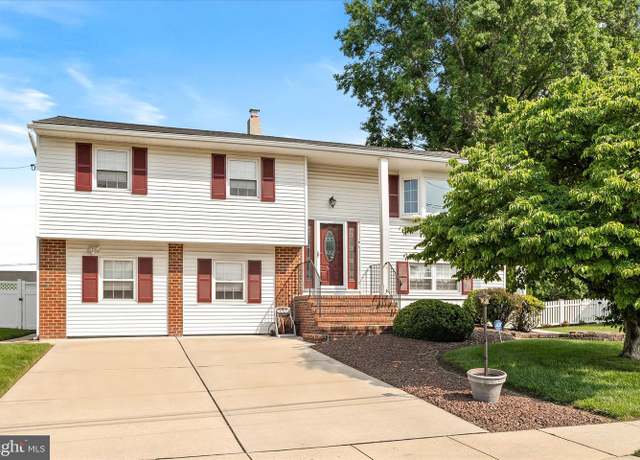 Property at 5 Misty Pine Ln, Hamilton, NJ 08690, 5 beds, 2 baths