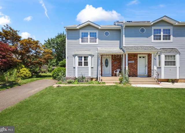 Property at 36 Hannah Dr, Dayton, NJ 08810, 2 beds, 2.5 baths