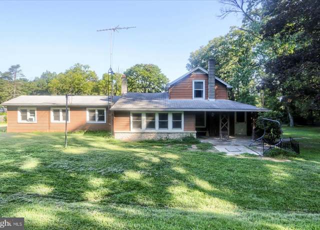 Property at 229 Hill St, Mount Holly Springs, PA 17065, 4 beds, 1 bath