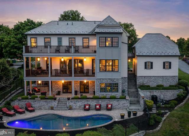 Property at 11 Oakwood Ln, Lititz, PA 17543, 5 beds, 3.5 baths
