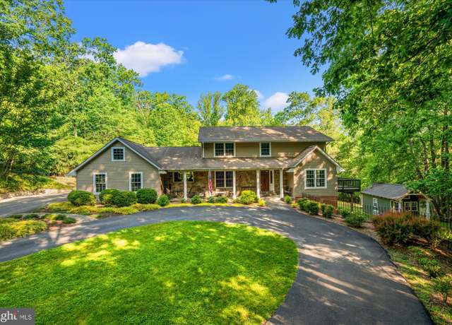 Property at 8112 Vista Point Ln, Fairfax Station, VA 22039, 5 beds, 4.5 baths