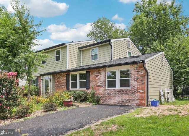 Property at 104 N Garfield Rd, Sterling, VA 20164, 3 beds, 2.5 baths