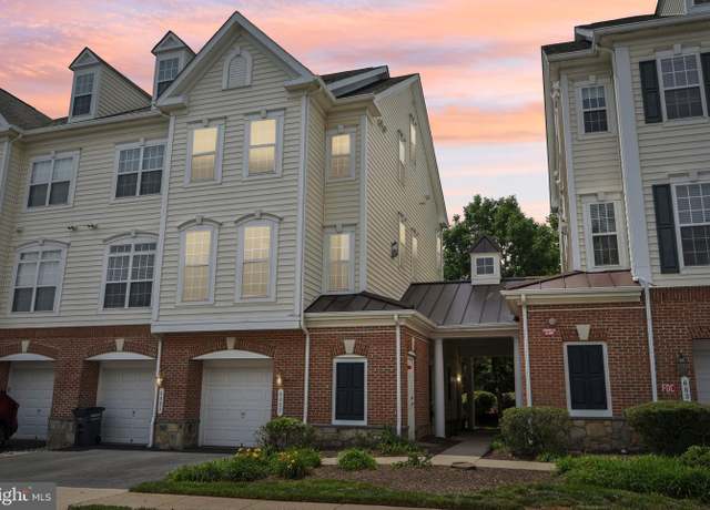 Property at 6827 Hampton Bay Ln, Gainesville, VA 20155, 3 beds, 2.5 baths