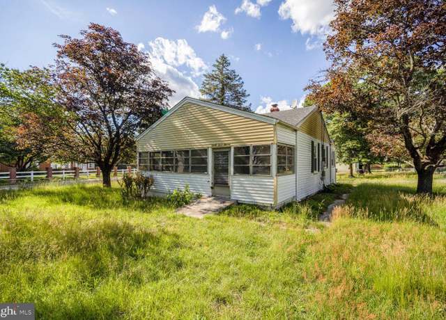 Property at 3311 Oak St, Upper Marlboro, MD 20774, 2 beds, 1 bath