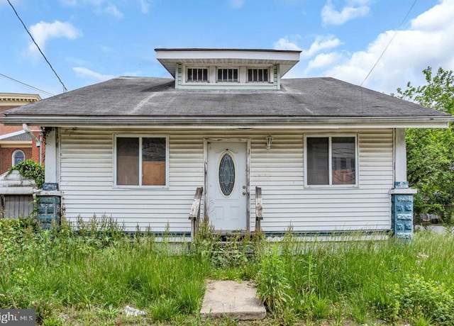Property at 4 Oak St, Salem, NJ 08079, 3 beds, 1 bath