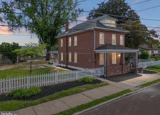 Property at 514 W Race St, Pottstown, PA 19464, 4 beds, 3.5 baths