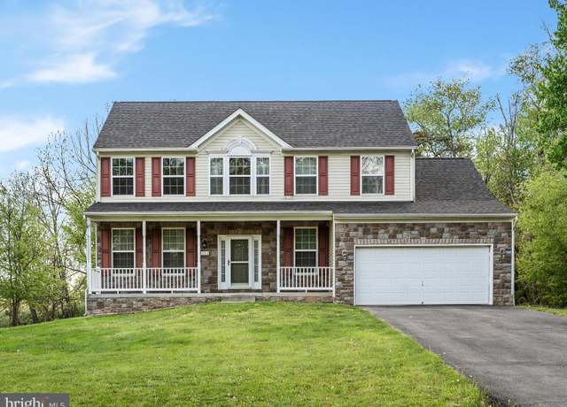 Property at 111 Cacapon Ln, Cross Junction, VA 22625, 4 beds, 2.5 baths