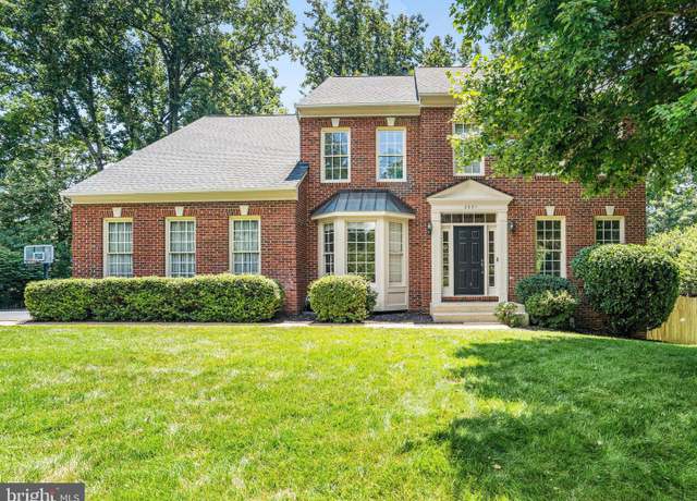 Property at 5271 Tractor Ln, Fairfax, VA 22030, 5 beds, 4.5 baths