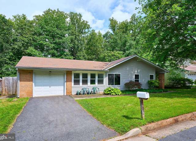 Property at 125 Avondale Dr, Sterling, VA 20164, 3 beds, 2 baths