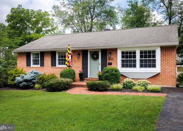 Property at 1310 Brook Rd, Baltimore, MD 21228, 4 beds, 2 baths