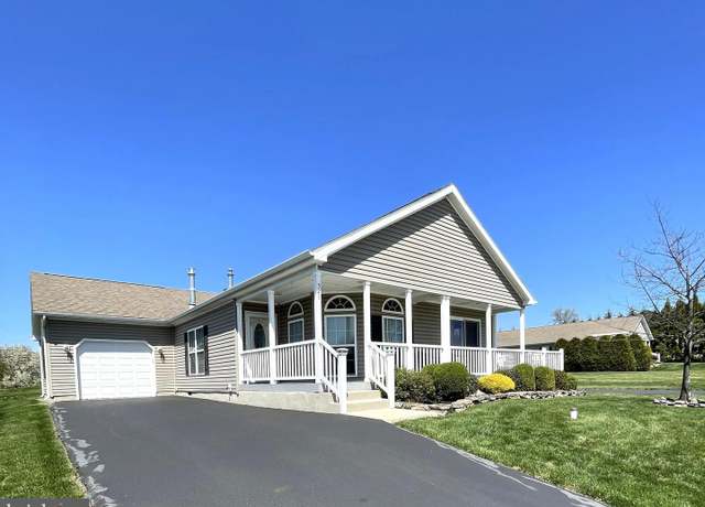 Property at 523 Magnolia Dr, Blue Bell, PA 19422, 2 beds, 2 baths