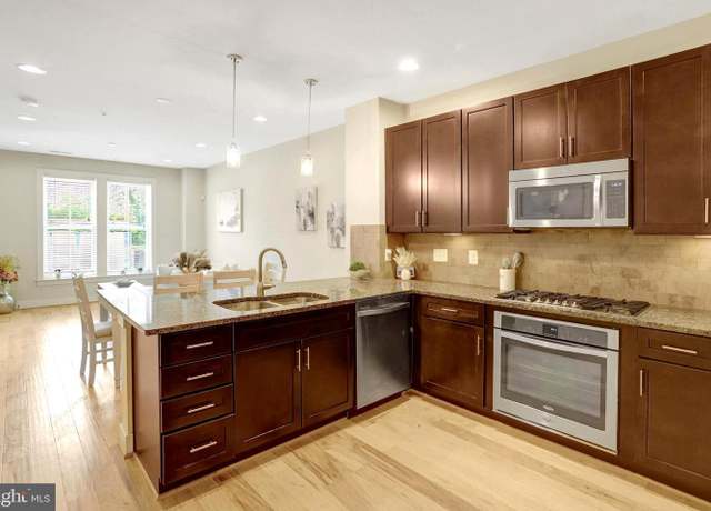 Property at 2205 Richmond Hwy #101, Alexandria, VA 22301, 3 beds, 2.5 baths