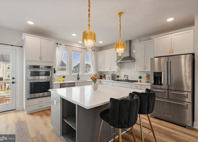 Property at 17303 Turnstone Dr, Dumfries, VA 22026, 3 beds, 4 baths