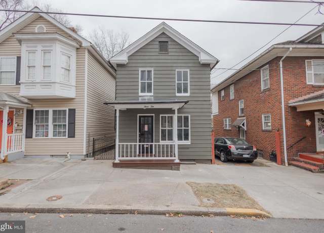 Property at 310 S Maple Ave, Martinsburg, WV 25401, 2 beds, 1.5 baths