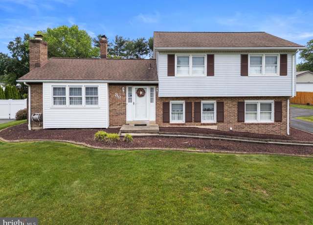 Property at 30 Stardust Dr, Newark, DE 19702, 3 beds, 2 baths