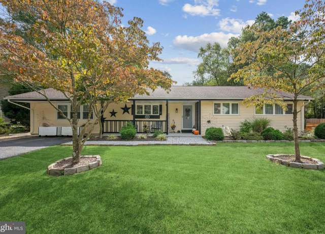 Property at 8 Pin Oak Trl, Medford, NJ 08055, 3 beds, 2 baths