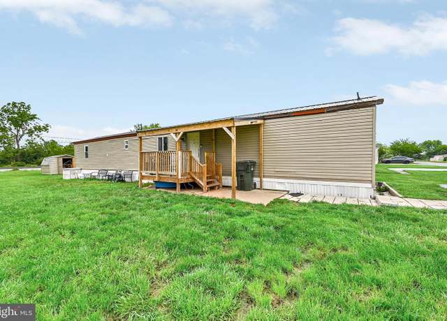 Property at 97 Sherrill Dr, New Oxford, PA 17350, 3 beds, 2 baths