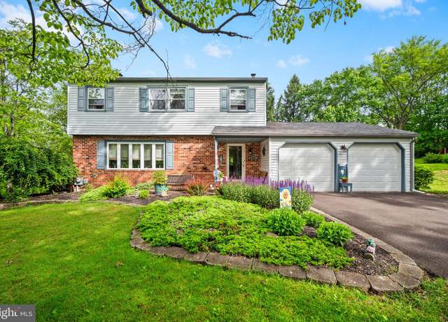 Property at 1029 Brentwood Dr, Pottstown, PA 19465, 4 beds, 2.5 baths