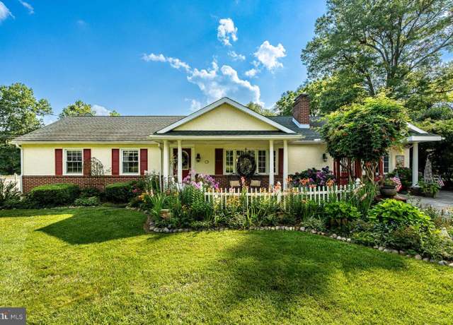 Property at 130 Chatwood Ave, West Chester, PA 19382, 4 beds, 2 baths