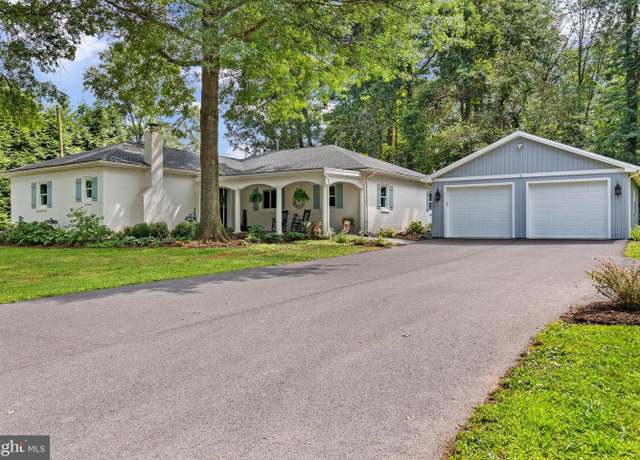 Property at 625 Bachmanville Rd, Hershey, PA 17033, 4 beds, 3 baths