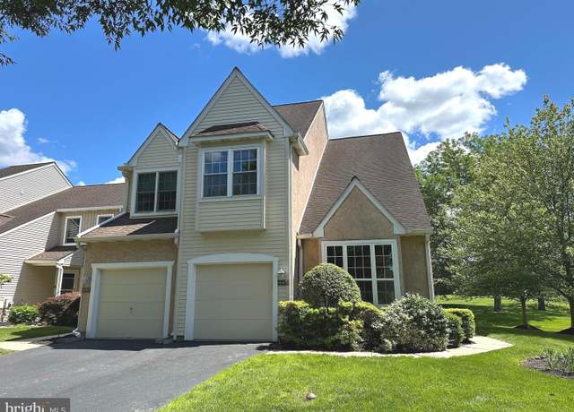 Property at 448 Country Club Dr, Lansdale, PA 19446, 3 beds, 2.5 baths