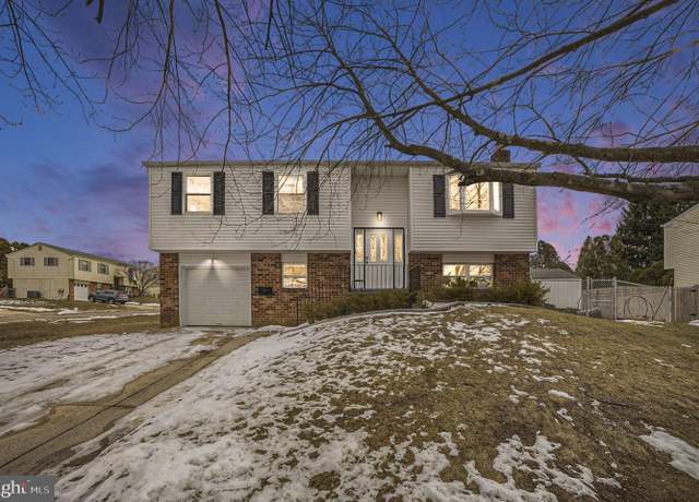 Property at 557 Prelate Cir, Philadelphia, PA 19128, 5 beds, 2 baths