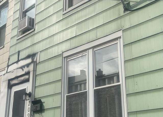 Property at 209 Park Pl, York, PA 17401, 3 beds, 1 bath