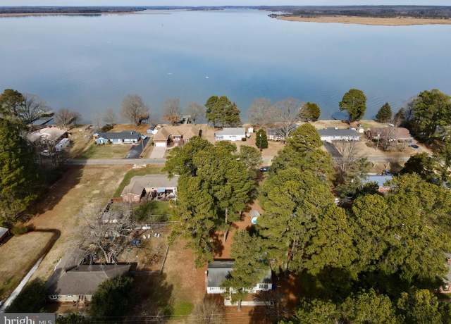 Property at 369 E Banbury Rd, Tappahannock, VA 22560, 3 beds, 2 baths