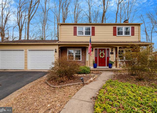 Property at 4816 Red Fox Dr, Annandale, VA 22003, 4 beds, 2.5 baths