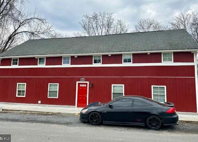 Property at 19 N Bridge St, Round Hill, VA 20141, 6 beds, 5 baths