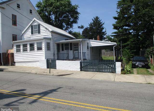 Property at 316 E Franklin St, Hagerstown, MD 21740, 3 beds, 1 bath