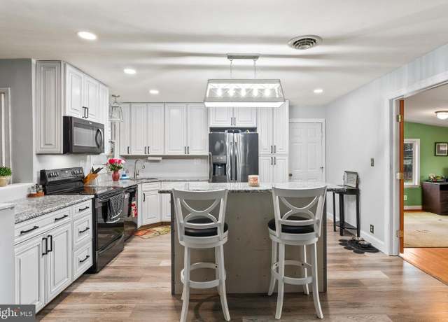 Property at 206 E Upper Park Rd, Mount Laurel, NJ 08054, 3 beds, 1.5 baths