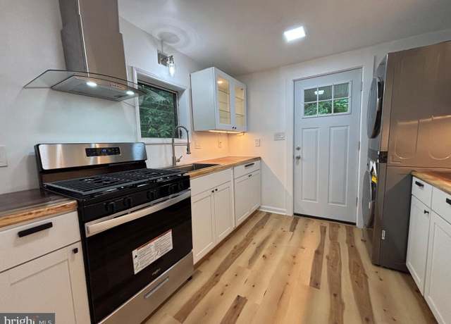 Property at 323 D St, Millville, NJ 08332, 4 beds, 1.5 baths