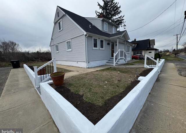 Property at 737 Watsontown Rd, Berlin, NJ 08009, 3 beds, 2 baths