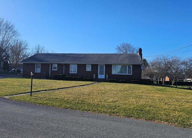 Property at 204 Walnut St, Greencastle, PA 17225, 3 beds, 1.5 baths