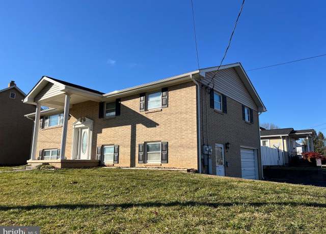 Property at 36 Water St, Petersburg, WV 26847, 4 beds, 3 baths