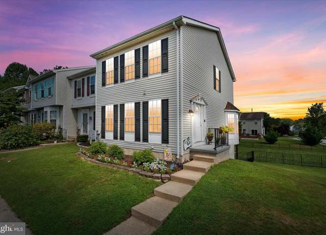 Property at 100 W Shetland Ct, Newark, DE 19711, 3 beds, 2.5 baths