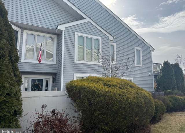 Property at 1704 Saratoga Ct, Voorhees, NJ 08043, 3 beds, 2.5 baths