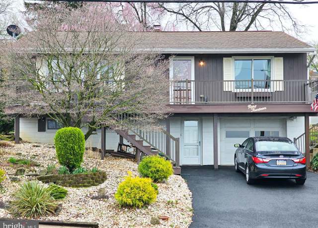 Property at 914 Upland Ave, Reading, PA 19607, 3 beds, 2.5 baths